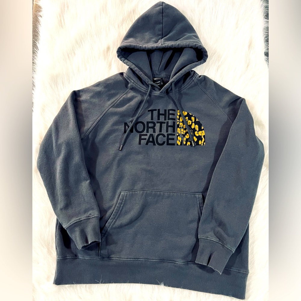 Women’s the north face hoodie. Size Large